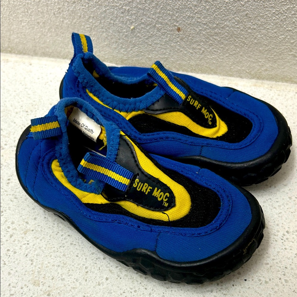 🌺 Kids Blue and Yellow Water Shoes / Beach Shoes Toddler Infant Size 5. Surf Moc